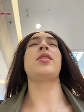 Holly Play online show from April 15, 11:59 am