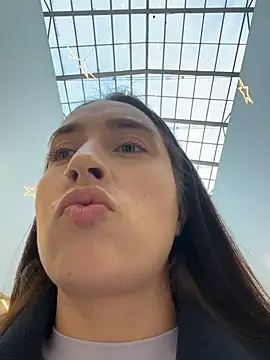 Holly Play online show from November 16, 12:10 pm