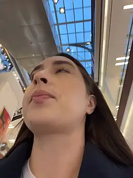 Holly Play online show from November 28, 12:05 pm