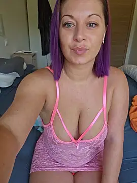 Snapshot of Chaudesquirt chatting on June 17, 9:41 am Chaudesquirt online show from June 17, 9:41 am