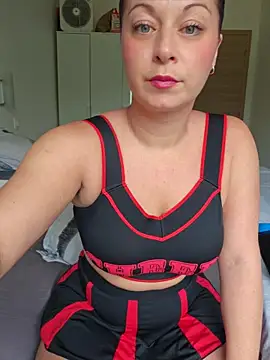 Chaudesquirt online show from May 3, 9:03 am