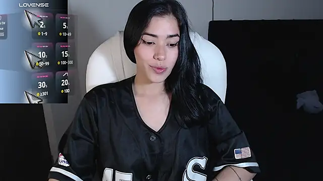 LESLIEBLACK  online show from February 26, 10:58 pm