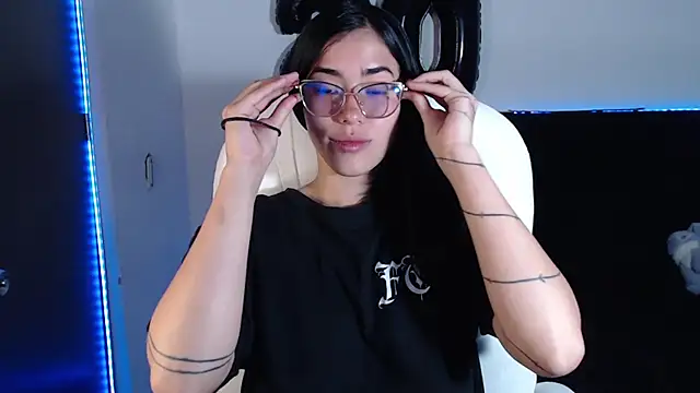 LESLIEBLACK  online show from March 12, 2:09 am