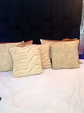 Isabella Flores online show from December 14, 10:04 pm