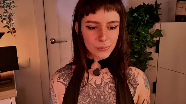 MichaellaMoon online show from April 23, 5:25 pm