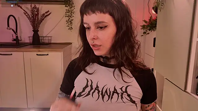 MichaellaMoon online show from June 9, 7:15 pm