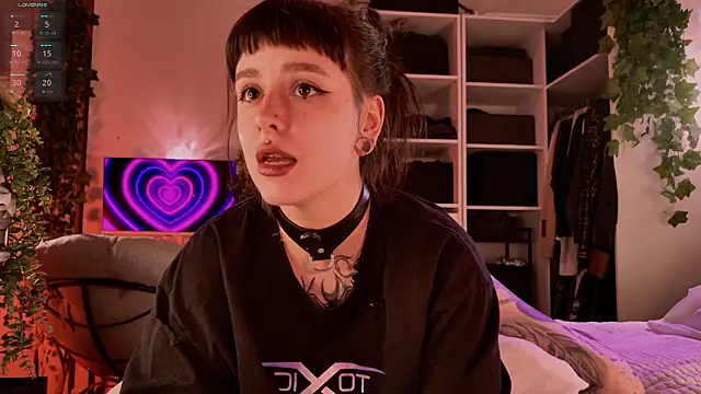 MichaellaMoon online show from March 21, 5:28 pm