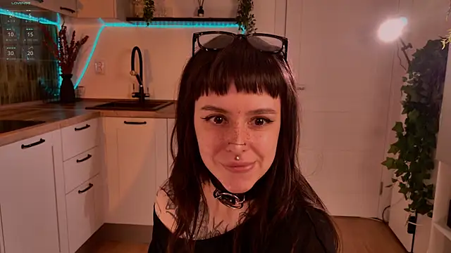 MichaellaMoon online show from May 6, 4:33 pm