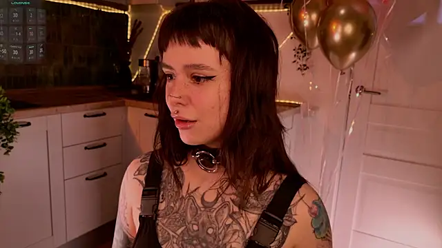 MichaellaMoon online show from April 24, 3:25 pm