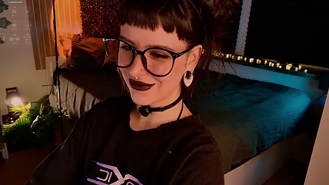 MichaellaMoon online show from March 7, 5:18 pm