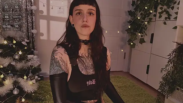 MichaellaMoon online show from December 21, 5:25 pm