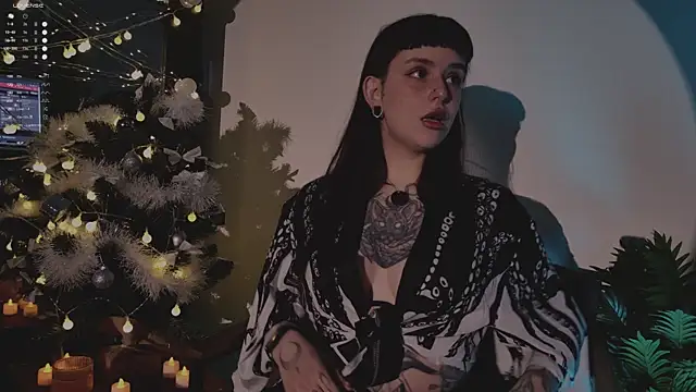 MichaellaMoon online show from December 20, 6:55 pm