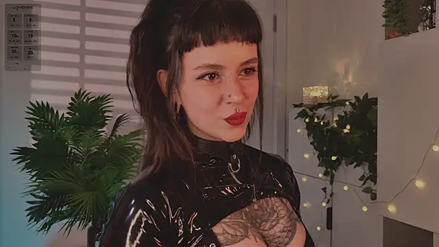 MichaellaMoon online show from January 18, 6:11 pm