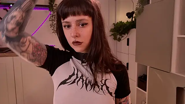 MichaellaMoon online show from May 30, 5:51 pm