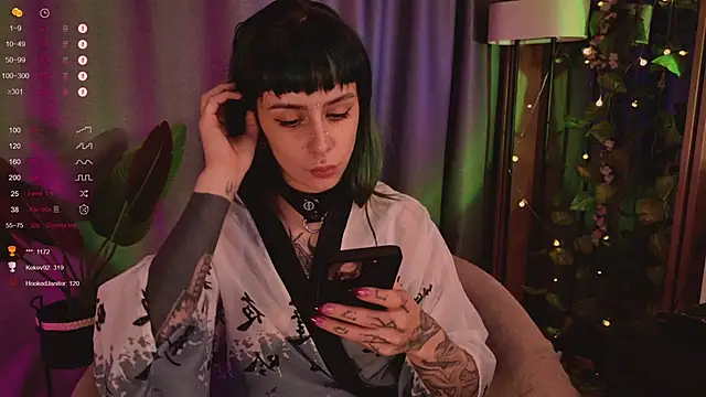 Snapshot of MichaellaMoon chatting on February 9, 6:11 am MichaellaMoon online show from February 9, 6:11 am