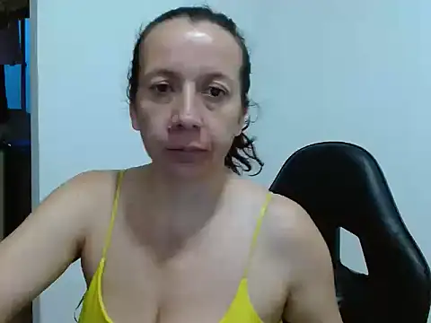 Snapshot of milfevha chatting on June 19, 11:20 pm milfevha online show from June 19, 11:20 pm
