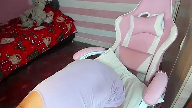 Loveequinn online show from January 1, 8:26 pm