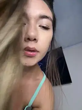 Snapshot of Iris_lee chatting on May 14, 1:13 am Iris lee online show from May 14, 1:13 am