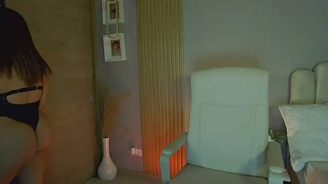 Alessia-miller  online show from January 15, 3:33 am