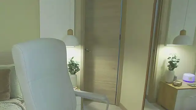 Alessia-miller  online show from February 22, 4:48 am