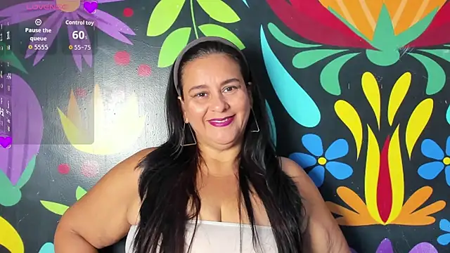 Snapshot of Sharllot_bbw chatting on October 2, 3:37 pm Sharllot bbw online show from October 2, 3:37 pm