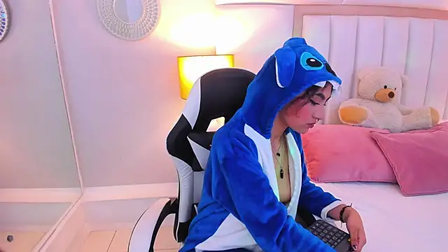 EllaBennet online show from March 19, 5:19 am