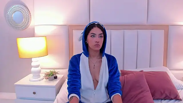 EllaBennet online show from January 31, 11:35 am