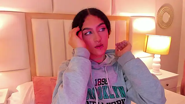 EllaBennet online show from March 18, 11:00 am