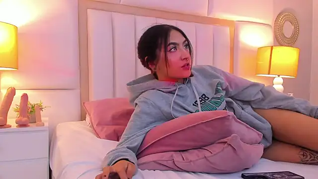 EllaBennet online show from March 15, 8:37 am