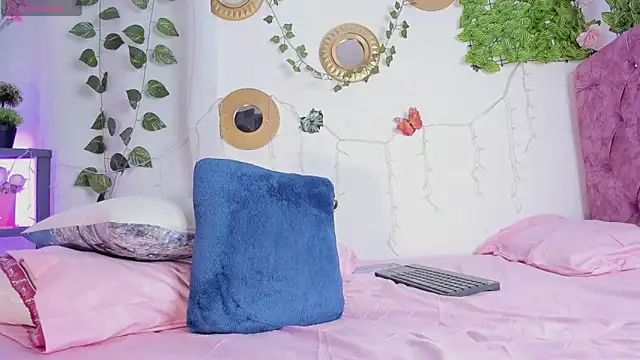 serena jeyms online show from March 19, 1:49 am