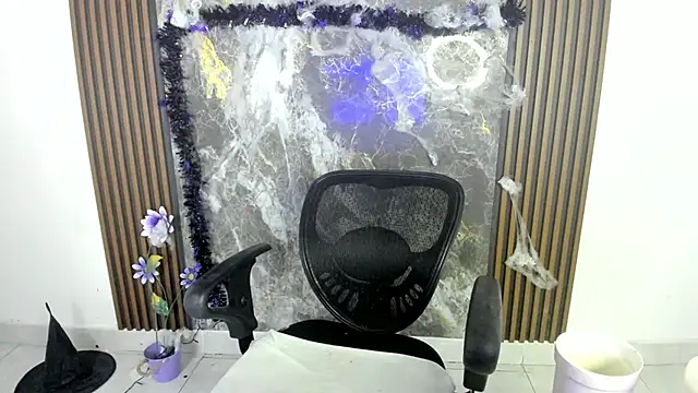 Snapshot of nicol_jone1 chatting on October 24, 10:20 pm nicol jone1 online show from October 24, 10:20 pm