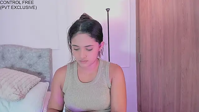 Snapshot of Isa_squirt1 chatting on September 29, 1:34 am Isa squirt1 online show from September 29, 1:34 am