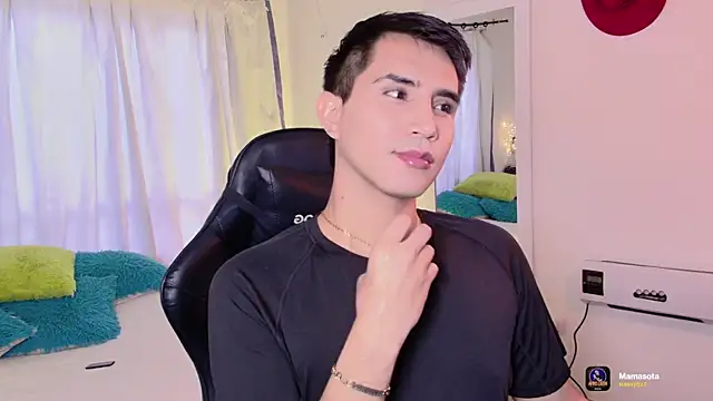 Snapshot of Chris_Maddox chatting on November 18, 8:34 pm Chris Maddox online show from November 18, 8:34 pm