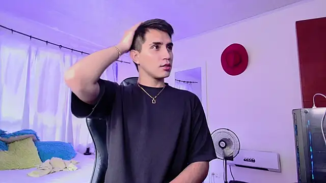 Snapshot of Chris_Maddox chatting on November 16, 7:51 pm Chris Maddox online show from November 16, 7:51 pm