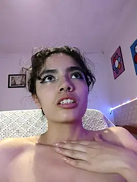 Snapshot of Emily_Saez1 chatting on December 7, 6:26 am Emily Saez1 online show from December 7, 6:26 am