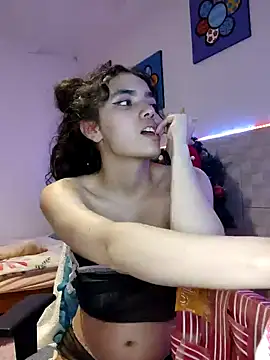 Snapshot of Emily_Saez1 chatting on December 13, 6:21 am Emily Saez1 online show from December 13, 6:21 am