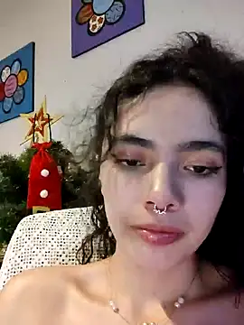 Snapshot of Emily_Saez1 chatting on December 15, 7:02 am Emily Saez1 online show from December 15, 7:02 am