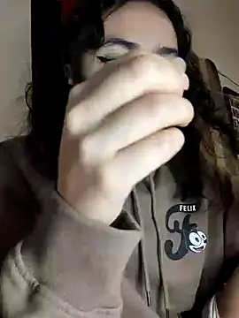 Snapshot of Emily_Saez1 chatting on December 12, 3:21 am Emily Saez1 online show from December 12, 3:21 am