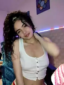 Snapshot of Emily_Saez1 chatting on December 5, 3:20 am Emily Saez1 online show from December 5, 3:20 am