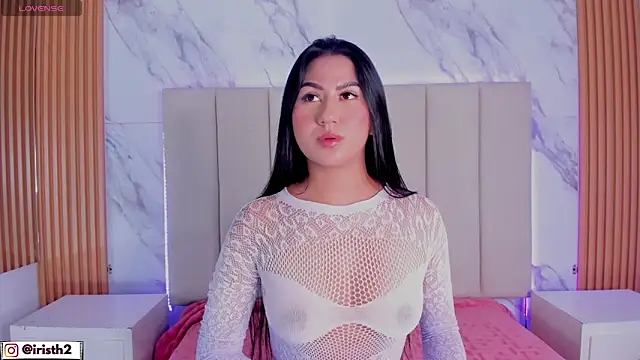 Iris Thompson  online show from December 14, 10:04 pm