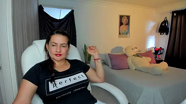 lucy diiaz online show from December 3, 6:51 pm