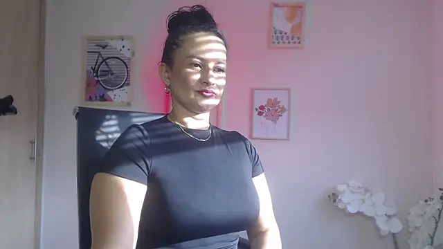 lucy diiaz online show from February 5, 10:01 pm