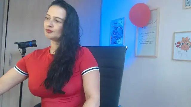 lucy diiaz online show from February 26, 8:25 pm