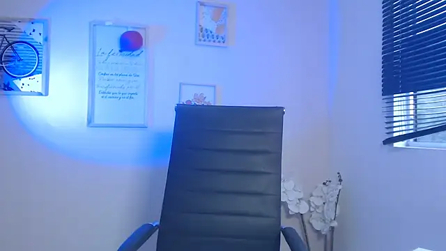 lucy diiaz online show from March 4, 8:38 pm