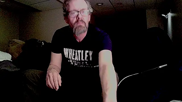 Snapshot of AronMellon76 chatting on March 3, 3:24 am AronMellon76 online show from March 3, 3:24 am