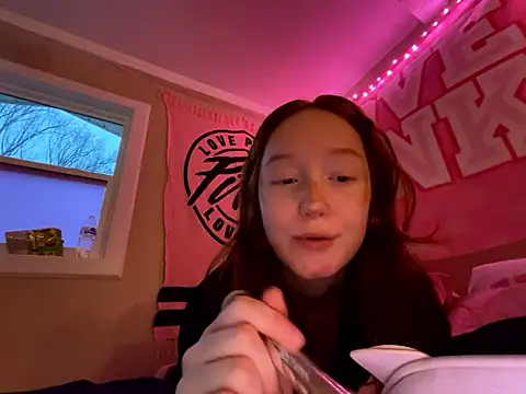 Snapshot of gingerbabe18 chatting on January 9, 10:06 pm gingerbabe18 online show from January 9, 10:06 pm