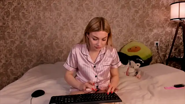 Ella Milla online show from March 3, 3:49 am