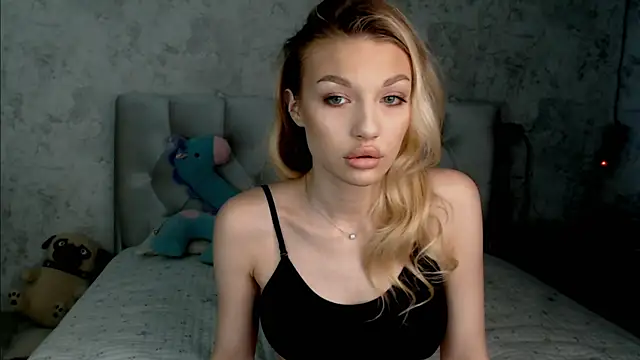 Snapshot of Ella_Milla chatting on July 5, 2:35 pm Ella Milla online show from July 5, 2:35 pm