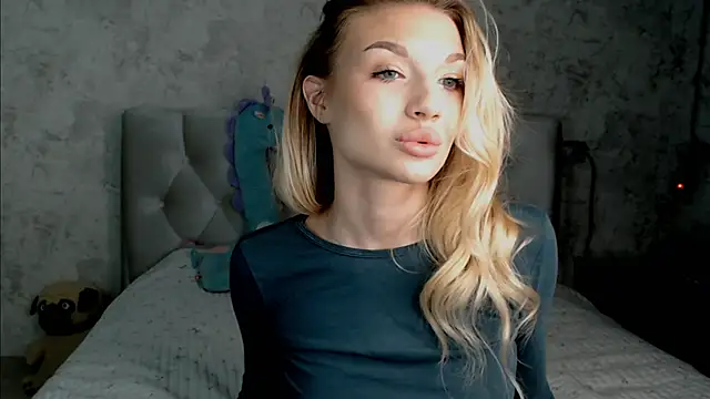 Snapshot of Ella_Milla chatting on June 18, 12:54 pm Ella Milla online show from June 18, 12:54 pm