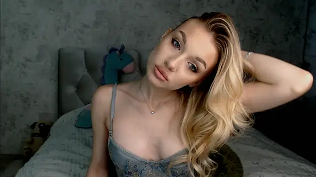 Snapshot of Ella_Milla chatting on June 25, 1:05 pm Ella Milla online show from June 25, 1:05 pm